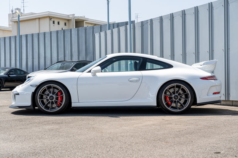 ポルシェ 911(Type991.1) GT3 ｽﾎﾟｰﾂｸﾛﾉPKG　ﾌﾞﾗｯｸﾊｰﾌﾚｻﾞｰｼｰﾄ ﾅﾋﾞTV Bｶﾒﾗ ﾌﾛﾝﾄﾘﾌﾄｼｽﾃﾑ ｽﾎﾟｰﾂｴｸﾞｿﾞｰｽﾄ PASM PDLS ｽﾎﾟｽﾃ SﾃﾞｻﾞｲﾝDﾐﾗｰ TPM ｵｰﾄA/C GT3専用20ｲﾝﾁAW　2年保証