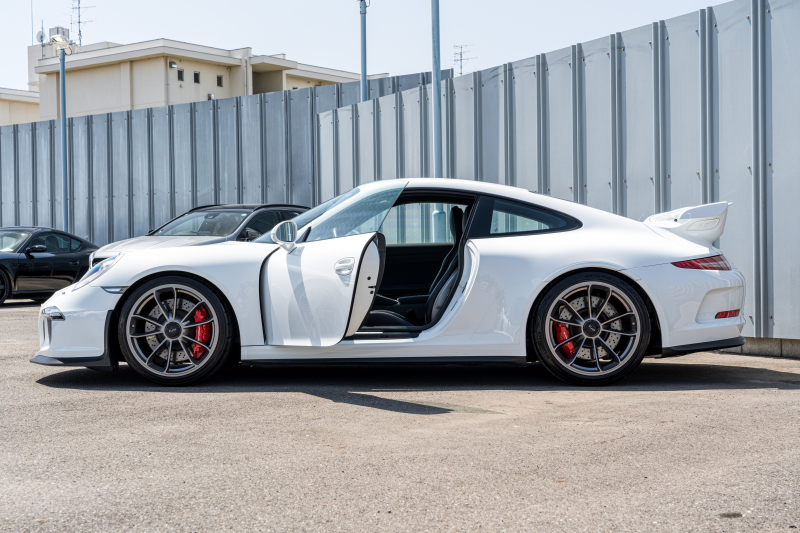 ポルシェ 911(Type991.1) GT3 ｽﾎﾟｰﾂｸﾛﾉPKG　ﾌﾞﾗｯｸﾊｰﾌﾚｻﾞｰｼｰﾄ ﾅﾋﾞTV Bｶﾒﾗ ﾌﾛﾝﾄﾘﾌﾄｼｽﾃﾑ ｽﾎﾟｰﾂｴｸﾞｿﾞｰｽﾄ PASM PDLS ｽﾎﾟｽﾃ SﾃﾞｻﾞｲﾝDﾐﾗｰ TPM ｵｰﾄA/C GT3専用20ｲﾝﾁAW　2年保証