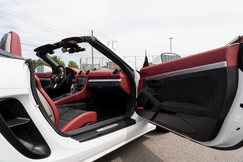 ポルシェ 718スパイダー ｽﾊﾟｲﾀﾞｰｸﾗｼｯｸｲﾝﾃﾘｱ ｽﾎﾟｰﾂｸﾛﾉPKG　ｽﾎﾟｰﾂｼｰﾄ･ﾌﾟﾗｽ ﾌﾞﾗｯｸｿﾌﾄﾄｯﾌﾟ PCMﾅﾋﾞ ｽﾎﾟｰﾂｴｸﾞｿﾞｰｽﾄ PASM ｱﾙｶﾝﾀｰﾗGTｽﾎﾟｽﾃ 718ｽﾊﾟｲﾀﾞｰ20ｲﾝﾁAW　2年保証