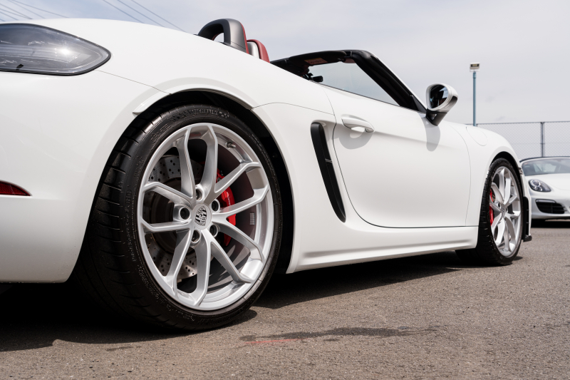 ポルシェ 718スパイダー ｽﾊﾟｲﾀﾞｰｸﾗｼｯｸｲﾝﾃﾘｱ ｽﾎﾟｰﾂｸﾛﾉPKG　ｽﾎﾟｰﾂｼｰﾄ･ﾌﾟﾗｽ ﾌﾞﾗｯｸｿﾌﾄﾄｯﾌﾟ PCMﾅﾋﾞ ｽﾎﾟｰﾂｴｸﾞｿﾞｰｽﾄ PASM ｱﾙｶﾝﾀｰﾗGTｽﾎﾟｽﾃ 718ｽﾊﾟｲﾀﾞｰ20ｲﾝﾁAW　2年保証