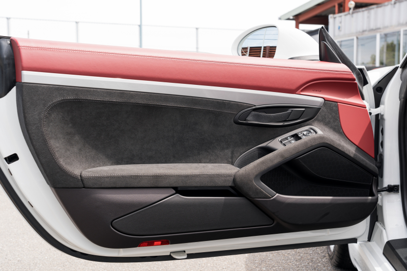 ポルシェ 718スパイダー ｽﾊﾟｲﾀﾞｰｸﾗｼｯｸｲﾝﾃﾘｱ ｽﾎﾟｰﾂｸﾛﾉPKG　ｽﾎﾟｰﾂｼｰﾄ･ﾌﾟﾗｽ ﾌﾞﾗｯｸｿﾌﾄﾄｯﾌﾟ PCMﾅﾋﾞ ｽﾎﾟｰﾂｴｸﾞｿﾞｰｽﾄ PASM ｱﾙｶﾝﾀｰﾗGTｽﾎﾟｽﾃ 718ｽﾊﾟｲﾀﾞｰ20ｲﾝﾁAW　2年保証