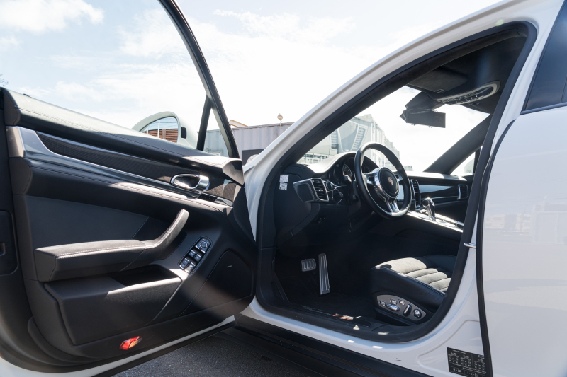 ポルシェ パナメーラ GTS ｽﾎﾟｰﾂｸﾛﾉPKG　後期 ﾌﾞﾗｯｸﾊｰﾌﾚｻﾞｰ ﾅﾋﾞTV ｽﾎﾟｰﾂｴｸﾞｿﾞｰｽﾄ ｽﾎﾟｰﾂﾃﾞｻﾞｲﾝｽﾃｱ PDLSﾌﾟﾗｽ PASM/ｴｱｻｽ ｸﾙｺﾝ BOSE RSｽﾊﾟｲﾀﾞｰ20AW　2年保証