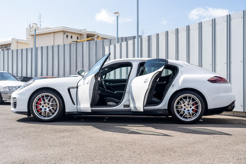 ポルシェ パナメーラ GTS ｽﾎﾟｰﾂｸﾛﾉPKG　後期 ﾌﾞﾗｯｸﾊｰﾌﾚｻﾞｰ ﾅﾋﾞTV ｽﾎﾟｰﾂｴｸﾞｿﾞｰｽﾄ ｽﾎﾟｰﾂﾃﾞｻﾞｲﾝｽﾃｱ PDLSﾌﾟﾗｽ PASM/ｴｱｻｽ ｸﾙｺﾝ BOSE RSｽﾊﾟｲﾀﾞｰ20AW　2年保証