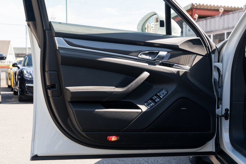 ポルシェ パナメーラ GTS ｽﾎﾟｰﾂｸﾛﾉPKG　後期 ﾌﾞﾗｯｸﾊｰﾌﾚｻﾞｰ ﾅﾋﾞTV ｽﾎﾟｰﾂｴｸﾞｿﾞｰｽﾄ ｽﾎﾟｰﾂﾃﾞｻﾞｲﾝｽﾃｱ PDLSﾌﾟﾗｽ PASM/ｴｱｻｽ ｸﾙｺﾝ BOSE RSｽﾊﾟｲﾀﾞｰ20AW　2年保証