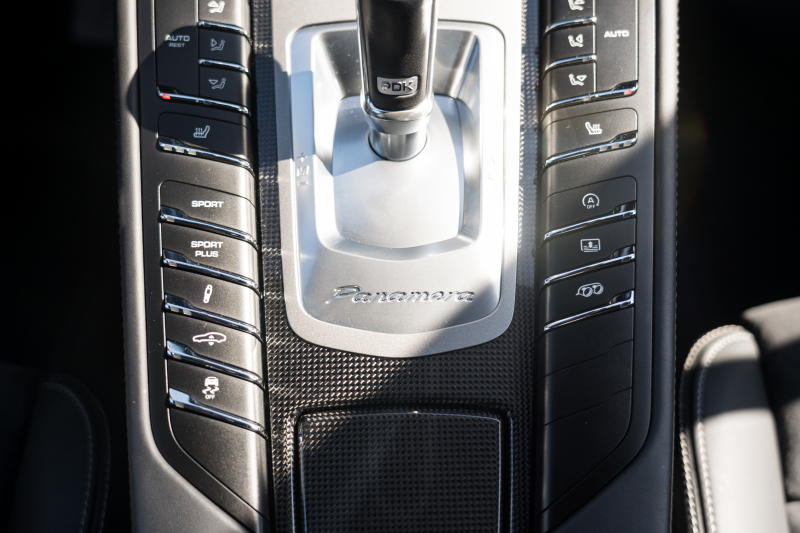 ポルシェ パナメーラ GTS ｽﾎﾟｰﾂｸﾛﾉPKG　後期 ﾌﾞﾗｯｸﾊｰﾌﾚｻﾞｰ ﾅﾋﾞTV ｽﾎﾟｰﾂｴｸﾞｿﾞｰｽﾄ ｽﾎﾟｰﾂﾃﾞｻﾞｲﾝｽﾃｱ PDLSﾌﾟﾗｽ PASM/ｴｱｻｽ ｸﾙｺﾝ BOSE RSｽﾊﾟｲﾀﾞｰ20AW　2年保証