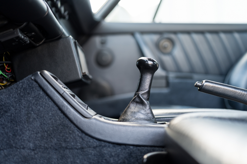 ポルシェ 911(Type964) ｶﾚﾗ2　正規ﾃﾞｨｰﾗｰ車 5速ﾏﾆｭｱﾙ 3.6L水平対向6気筒OHCｴﾝｼﾞﾝ/250PS 4Wayﾚｻﾞｰｼｰﾄ 純正ﾀｰﾎﾞﾐﾗｰ ﾋﾞﾙｼｭﾀｲﾝ車高調 Cupﾀｲﾌﾟ17ｲﾝﾁAW　ｴﾝｼﾞﾝO/H済み