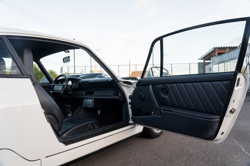 ポルシェ 911(Type964) ｶﾚﾗ2　正規ﾃﾞｨｰﾗｰ車 5速ﾏﾆｭｱﾙ 3.6L水平対向6気筒OHCｴﾝｼﾞﾝ/250PS 4Wayﾚｻﾞｰｼｰﾄ 純正ﾀｰﾎﾞﾐﾗｰ ﾋﾞﾙｼｭﾀｲﾝ車高調 Cupﾀｲﾌﾟ17ｲﾝﾁAW　ｴﾝｼﾞﾝO/H済み