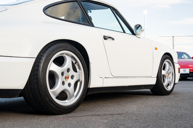 ポルシェ 911(Type964) ｶﾚﾗ2　正規ﾃﾞｨｰﾗｰ車 5速ﾏﾆｭｱﾙ 3.6L水平対向6気筒OHCｴﾝｼﾞﾝ/250PS 4Wayﾚｻﾞｰｼｰﾄ 純正ﾀｰﾎﾞﾐﾗｰ ﾋﾞﾙｼｭﾀｲﾝ車高調 Cupﾀｲﾌﾟ17ｲﾝﾁAW　ｴﾝｼﾞﾝO/H済み