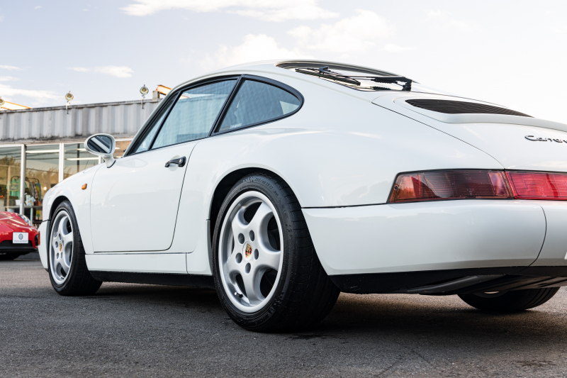 ポルシェ 911(Type964) ｶﾚﾗ2　正規ﾃﾞｨｰﾗｰ車 5速ﾏﾆｭｱﾙ 3.6L水平対向6気筒OHCｴﾝｼﾞﾝ/250PS 4Wayﾚｻﾞｰｼｰﾄ 純正ﾀｰﾎﾞﾐﾗｰ ﾋﾞﾙｼｭﾀｲﾝ車高調 Cupﾀｲﾌﾟ17ｲﾝﾁAW　ｴﾝｼﾞﾝO/H済み