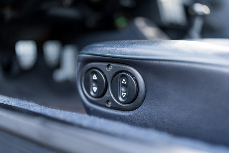 ポルシェ 911(Type964) ｶﾚﾗ2　正規ﾃﾞｨｰﾗｰ車 5速ﾏﾆｭｱﾙ 3.6L水平対向6気筒OHCｴﾝｼﾞﾝ/250PS 4Wayﾚｻﾞｰｼｰﾄ 純正ﾀｰﾎﾞﾐﾗｰ ﾋﾞﾙｼｭﾀｲﾝ車高調 Cupﾀｲﾌﾟ17ｲﾝﾁAW　ｴﾝｼﾞﾝO/H済み