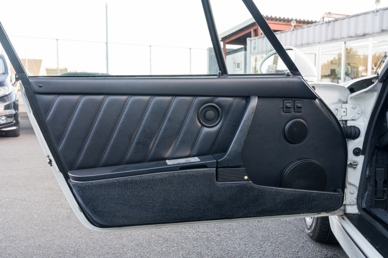 ポルシェ 911(Type964) ｶﾚﾗ2　正規ﾃﾞｨｰﾗｰ車 5速ﾏﾆｭｱﾙ 3.6L水平対向6気筒OHCｴﾝｼﾞﾝ/250PS 4Wayﾚｻﾞｰｼｰﾄ 純正ﾀｰﾎﾞﾐﾗｰ ﾋﾞﾙｼｭﾀｲﾝ車高調 Cupﾀｲﾌﾟ17ｲﾝﾁAW　ｴﾝｼﾞﾝO/H済み