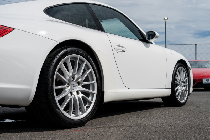 ポルシェ 911(Type997) ｶﾚﾗ ｴｸｽｸﾙｰｼﾌﾞED ｽﾎﾟｰﾂｸﾛﾉPKG　75台限定 ﾌﾞﾗｯｸﾚｻﾞｰｼｰﾄ ｸﾗﾘｵﾝﾅﾋﾞ ﾌﾙｾｸﾞTV PASM ｽﾎﾟｰﾂﾃﾞｻﾞｲﾝ19ｲﾝﾁAW ｷｾﾉﾝ ｶｰﾎﾞﾝｲﾝﾃﾘｱ　2年保証