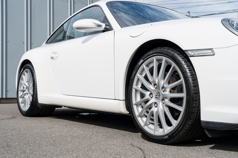 ポルシェ 911(Type997) ｶﾚﾗ ｴｸｽｸﾙｰｼﾌﾞED ｽﾎﾟｰﾂｸﾛﾉPKG　75台限定 ﾌﾞﾗｯｸﾚｻﾞｰｼｰﾄ ｸﾗﾘｵﾝﾅﾋﾞ ﾌﾙｾｸﾞTV PASM ｽﾎﾟｰﾂﾃﾞｻﾞｲﾝ19ｲﾝﾁAW ｷｾﾉﾝ ｶｰﾎﾞﾝｲﾝﾃﾘｱ　2年保証