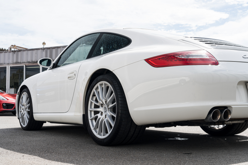 ポルシェ 911(Type997) ｶﾚﾗ ｴｸｽｸﾙｰｼﾌﾞED ｽﾎﾟｰﾂｸﾛﾉPKG　75台限定 ﾌﾞﾗｯｸﾚｻﾞｰｼｰﾄ ｸﾗﾘｵﾝﾅﾋﾞ ﾌﾙｾｸﾞTV PASM ｽﾎﾟｰﾂﾃﾞｻﾞｲﾝ19ｲﾝﾁAW ｷｾﾉﾝ ｶｰﾎﾞﾝｲﾝﾃﾘｱ　2年保証