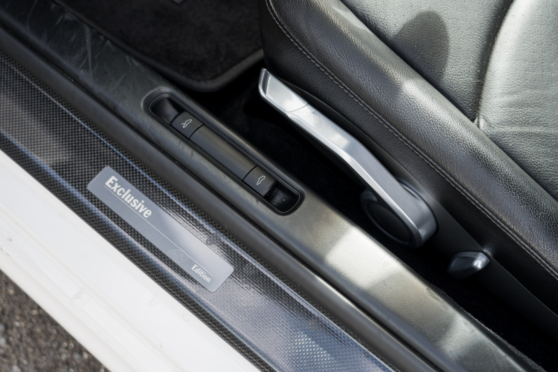 ポルシェ 911(Type997) ｶﾚﾗ ｴｸｽｸﾙｰｼﾌﾞED ｽﾎﾟｰﾂｸﾛﾉPKG　75台限定 ﾌﾞﾗｯｸﾚｻﾞｰｼｰﾄ ｸﾗﾘｵﾝﾅﾋﾞ ﾌﾙｾｸﾞTV PASM ｽﾎﾟｰﾂﾃﾞｻﾞｲﾝ19ｲﾝﾁAW ｷｾﾉﾝ ｶｰﾎﾞﾝｲﾝﾃﾘｱ　2年保証