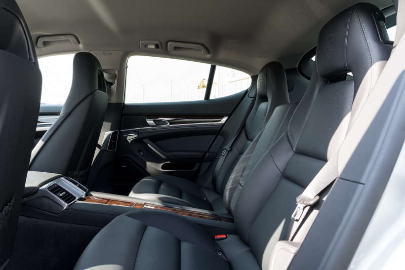 ポルシェ パナメーラ ｴﾃﾞｨｼｮﾝ ｽﾎﾟｰﾂｸﾛﾉPKG　特別仕様車 MY16 後期ﾓﾃﾞﾙ ﾌﾞﾗｯｸﾚｻﾞｰｼｰﾄ ﾅﾋﾞTV PDLS+/LEDﾗｲﾄ PASM ｴﾝﾄﾘｰﾄﾞﾗｲﾌﾞ ｿﾌﾄｸﾛｰｽﾞﾄﾞｱ BOSE ﾀｰﾎﾞⅡ19ｲﾝﾁAW　2年保証