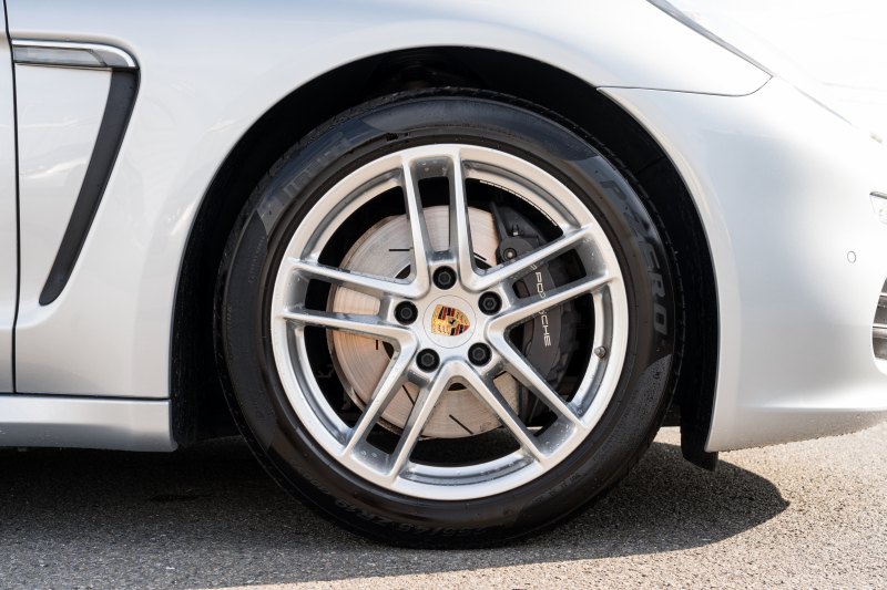 ポルシェ パナメーラ ｴﾃﾞｨｼｮﾝ ｽﾎﾟｰﾂｸﾛﾉPKG　特別仕様車 MY16 後期ﾓﾃﾞﾙ ﾌﾞﾗｯｸﾚｻﾞｰｼｰﾄ ﾅﾋﾞTV PDLS+/LEDﾗｲﾄ PASM ｴﾝﾄﾘｰﾄﾞﾗｲﾌﾞ ｿﾌﾄｸﾛｰｽﾞﾄﾞｱ BOSE ﾀｰﾎﾞⅡ19ｲﾝﾁAW　2年保証