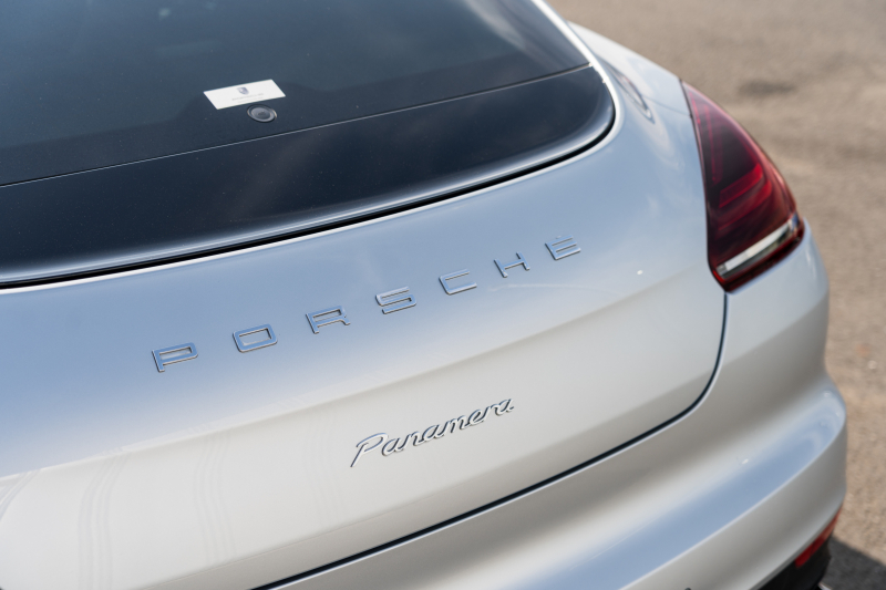 ポルシェ パナメーラ ｴﾃﾞｨｼｮﾝ ｽﾎﾟｰﾂｸﾛﾉPKG　特別仕様車 MY16 後期ﾓﾃﾞﾙ ﾌﾞﾗｯｸﾚｻﾞｰｼｰﾄ ﾅﾋﾞTV PDLS+/LEDﾗｲﾄ PASM ｴﾝﾄﾘｰﾄﾞﾗｲﾌﾞ ｿﾌﾄｸﾛｰｽﾞﾄﾞｱ BOSE ﾀｰﾎﾞⅡ19ｲﾝﾁAW　2年保証