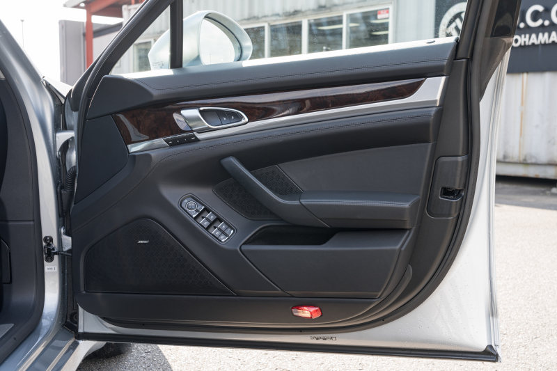 ポルシェ パナメーラ ｴﾃﾞｨｼｮﾝ ｽﾎﾟｰﾂｸﾛﾉPKG　特別仕様車 MY16 後期ﾓﾃﾞﾙ ﾌﾞﾗｯｸﾚｻﾞｰｼｰﾄ ﾅﾋﾞTV PDLS+/LEDﾗｲﾄ PASM ｴﾝﾄﾘｰﾄﾞﾗｲﾌﾞ ｿﾌﾄｸﾛｰｽﾞﾄﾞｱ BOSE ﾀｰﾎﾞⅡ19ｲﾝﾁAW　2年保証