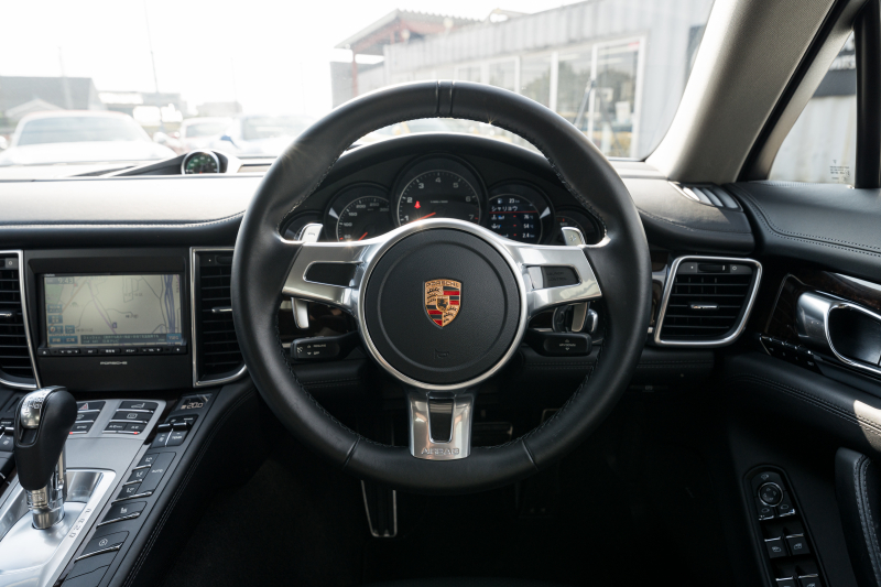 ポルシェ パナメーラ ｴﾃﾞｨｼｮﾝ ｽﾎﾟｰﾂｸﾛﾉPKG　特別仕様車 MY16 後期ﾓﾃﾞﾙ ﾌﾞﾗｯｸﾚｻﾞｰｼｰﾄ ﾅﾋﾞTV PDLS+/LEDﾗｲﾄ PASM ｴﾝﾄﾘｰﾄﾞﾗｲﾌﾞ ｿﾌﾄｸﾛｰｽﾞﾄﾞｱ BOSE ﾀｰﾎﾞⅡ19ｲﾝﾁAW　2年保証