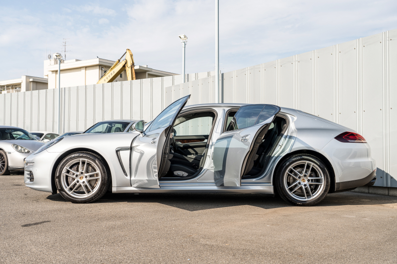 ポルシェ パナメーラ ｴﾃﾞｨｼｮﾝ ｽﾎﾟｰﾂｸﾛﾉPKG　特別仕様車 MY16 後期ﾓﾃﾞﾙ ﾌﾞﾗｯｸﾚｻﾞｰｼｰﾄ ﾅﾋﾞTV PDLS+/LEDﾗｲﾄ PASM ｴﾝﾄﾘｰﾄﾞﾗｲﾌﾞ ｿﾌﾄｸﾛｰｽﾞﾄﾞｱ BOSE ﾀｰﾎﾞⅡ19ｲﾝﾁAW　2年保証