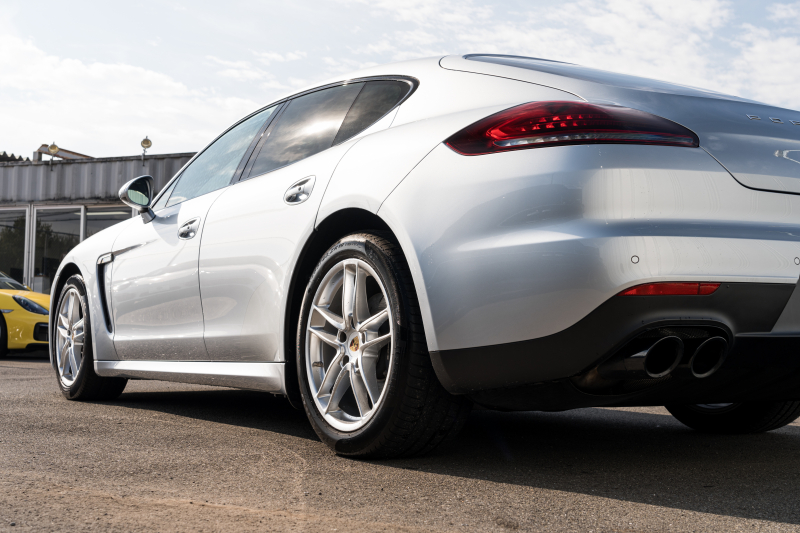 ポルシェ パナメーラ ｴﾃﾞｨｼｮﾝ ｽﾎﾟｰﾂｸﾛﾉPKG　特別仕様車 MY16 後期ﾓﾃﾞﾙ ﾌﾞﾗｯｸﾚｻﾞｰｼｰﾄ ﾅﾋﾞTV PDLS+/LEDﾗｲﾄ PASM ｴﾝﾄﾘｰﾄﾞﾗｲﾌﾞ ｿﾌﾄｸﾛｰｽﾞﾄﾞｱ BOSE ﾀｰﾎﾞⅡ19ｲﾝﾁAW　2年保証