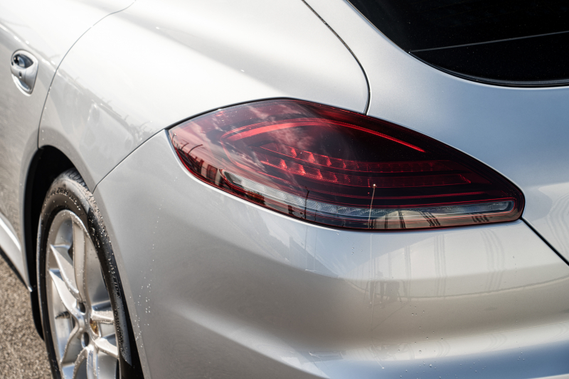 ポルシェ パナメーラ ｴﾃﾞｨｼｮﾝ ｽﾎﾟｰﾂｸﾛﾉPKG　特別仕様車 MY16 後期ﾓﾃﾞﾙ ﾌﾞﾗｯｸﾚｻﾞｰｼｰﾄ ﾅﾋﾞTV PDLS+/LEDﾗｲﾄ PASM ｴﾝﾄﾘｰﾄﾞﾗｲﾌﾞ ｿﾌﾄｸﾛｰｽﾞﾄﾞｱ BOSE ﾀｰﾎﾞⅡ19ｲﾝﾁAW　2年保証