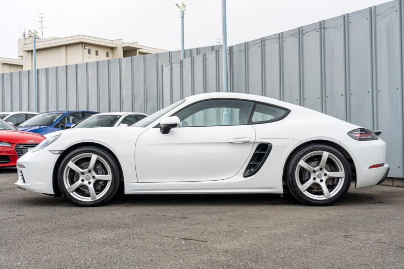 ポルシェ 718 ケイマン ｽﾎﾟｰﾂｸﾛﾉPKG　MY18 6速MT ﾌﾞﾗｯｸﾊｰﾌﾚｻﾞｰ PCMﾅﾋﾞ AppleCarPlay ｽﾎﾟｰﾂｴｸﾞｿﾞｰｽﾄ PASM ｷｾﾉﾝ ｵｰﾄｴｱｺﾝ TPM ｹｲﾏﾝS19ｲﾝﾁAW　2年保証