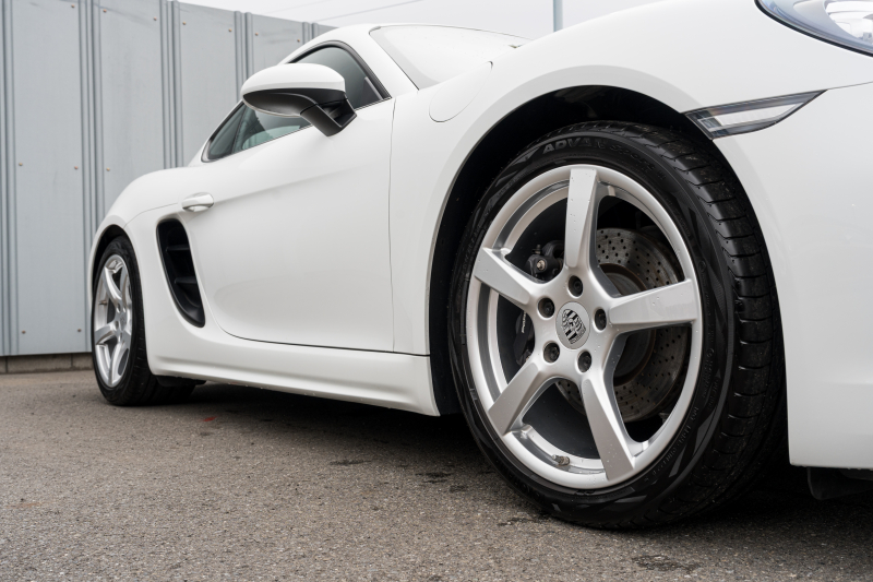 ポルシェ 718 ケイマン ｽﾎﾟｰﾂｸﾛﾉPKG　MY18 6速MT ﾌﾞﾗｯｸﾊｰﾌﾚｻﾞｰ PCMﾅﾋﾞ AppleCarPlay ｽﾎﾟｰﾂｴｸﾞｿﾞｰｽﾄ PASM ｷｾﾉﾝ ｵｰﾄｴｱｺﾝ TPM ｹｲﾏﾝS19ｲﾝﾁAW　2年保証