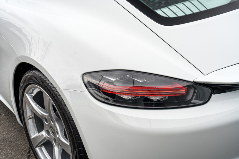 ポルシェ 718 ケイマン ｽﾎﾟｰﾂｸﾛﾉPKG　MY18 6速MT ﾌﾞﾗｯｸﾊｰﾌﾚｻﾞｰ PCMﾅﾋﾞ AppleCarPlay ｽﾎﾟｰﾂｴｸﾞｿﾞｰｽﾄ PASM ｷｾﾉﾝ ｵｰﾄｴｱｺﾝ TPM ｹｲﾏﾝS19ｲﾝﾁAW　2年保証