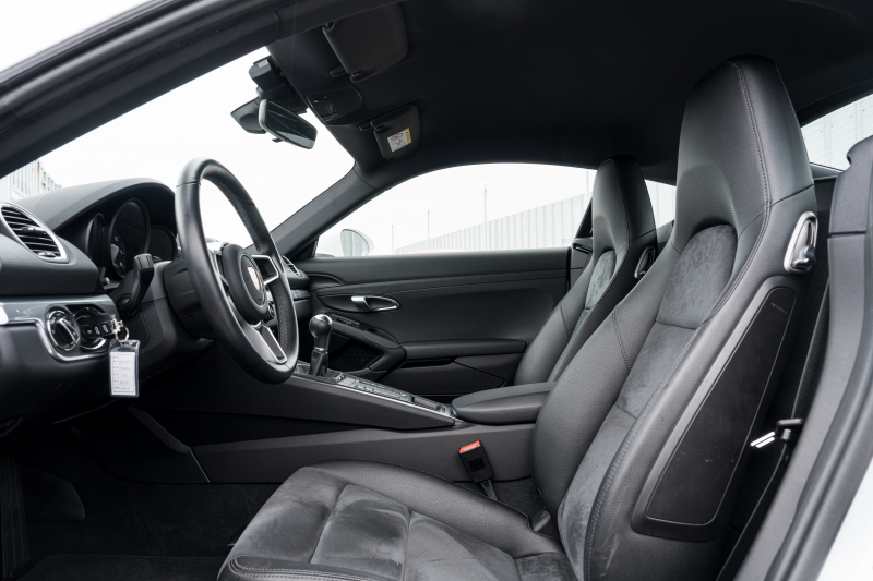 ポルシェ 718 ケイマン ｽﾎﾟｰﾂｸﾛﾉPKG　MY18 6速MT ﾌﾞﾗｯｸﾊｰﾌﾚｻﾞｰ PCMﾅﾋﾞ AppleCarPlay ｽﾎﾟｰﾂｴｸﾞｿﾞｰｽﾄ PASM ｷｾﾉﾝ ｵｰﾄｴｱｺﾝ TPM ｹｲﾏﾝS19ｲﾝﾁAW　2年保証