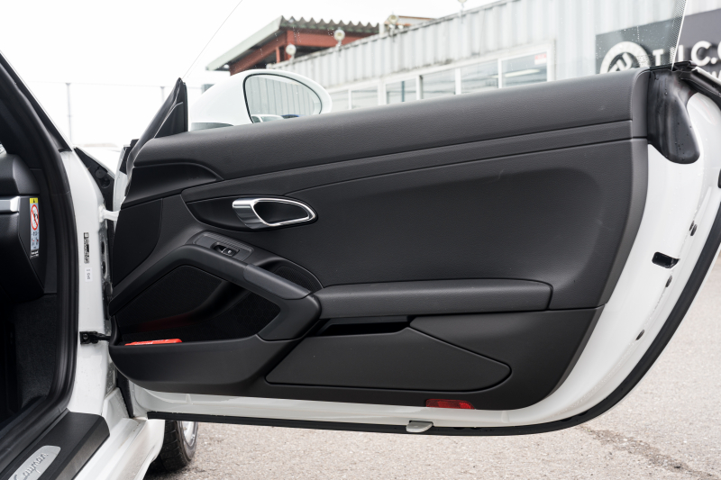 ポルシェ 718 ケイマン ｽﾎﾟｰﾂｸﾛﾉPKG　MY18 6速MT ﾌﾞﾗｯｸﾊｰﾌﾚｻﾞｰ PCMﾅﾋﾞ AppleCarPlay ｽﾎﾟｰﾂｴｸﾞｿﾞｰｽﾄ PASM ｷｾﾉﾝ ｵｰﾄｴｱｺﾝ TPM ｹｲﾏﾝS19ｲﾝﾁAW　2年保証