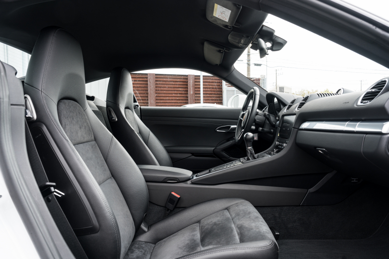 ポルシェ 718 ケイマン ｽﾎﾟｰﾂｸﾛﾉPKG　MY18 6速MT ﾌﾞﾗｯｸﾊｰﾌﾚｻﾞｰ PCMﾅﾋﾞ AppleCarPlay ｽﾎﾟｰﾂｴｸﾞｿﾞｰｽﾄ PASM ｷｾﾉﾝ ｵｰﾄｴｱｺﾝ TPM ｹｲﾏﾝS19ｲﾝﾁAW　2年保証