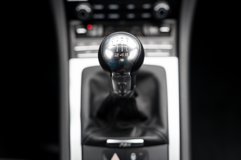 ポルシェ 718 ケイマン ｽﾎﾟｰﾂｸﾛﾉPKG　MY18 6速MT ﾌﾞﾗｯｸﾊｰﾌﾚｻﾞｰ PCMﾅﾋﾞ AppleCarPlay ｽﾎﾟｰﾂｴｸﾞｿﾞｰｽﾄ PASM ｷｾﾉﾝ ｵｰﾄｴｱｺﾝ TPM ｹｲﾏﾝS19ｲﾝﾁAW　2年保証