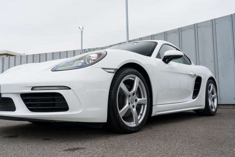 ポルシェ 718 ケイマン ｽﾎﾟｰﾂｸﾛﾉPKG　MY18 6速MT ﾌﾞﾗｯｸﾊｰﾌﾚｻﾞｰ PCMﾅﾋﾞ AppleCarPlay ｽﾎﾟｰﾂｴｸﾞｿﾞｰｽﾄ PASM ｷｾﾉﾝ ｵｰﾄｴｱｺﾝ TPM ｹｲﾏﾝS19ｲﾝﾁAW　2年保証