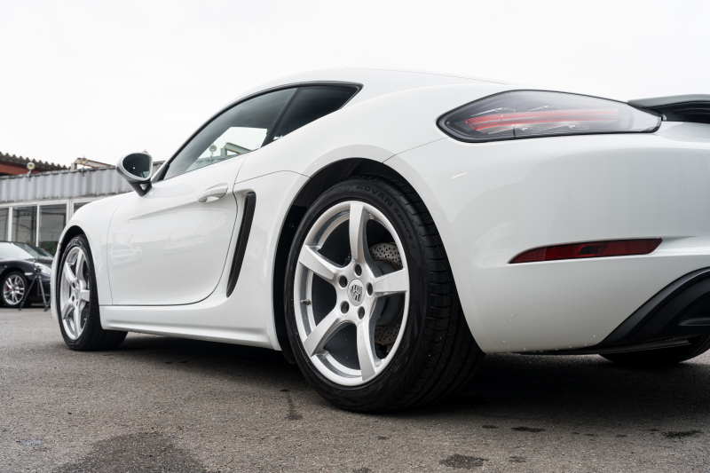 ポルシェ 718 ケイマン ｽﾎﾟｰﾂｸﾛﾉPKG　MY18 6速MT ﾌﾞﾗｯｸﾊｰﾌﾚｻﾞｰ PCMﾅﾋﾞ AppleCarPlay ｽﾎﾟｰﾂｴｸﾞｿﾞｰｽﾄ PASM ｷｾﾉﾝ ｵｰﾄｴｱｺﾝ TPM ｹｲﾏﾝS19ｲﾝﾁAW　2年保証