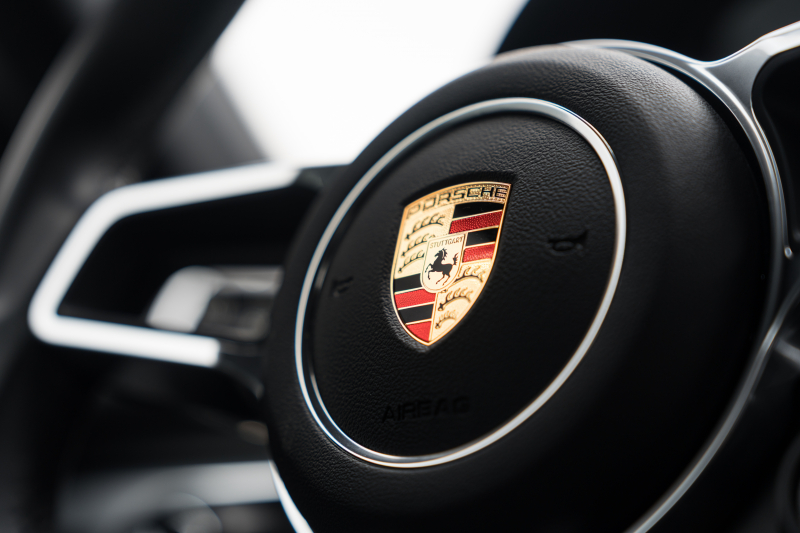 ポルシェ 718 ケイマン ｽﾎﾟｰﾂｸﾛﾉPKG　MY18 6速MT ﾌﾞﾗｯｸﾊｰﾌﾚｻﾞｰ PCMﾅﾋﾞ AppleCarPlay ｽﾎﾟｰﾂｴｸﾞｿﾞｰｽﾄ PASM ｷｾﾉﾝ ｵｰﾄｴｱｺﾝ TPM ｹｲﾏﾝS19ｲﾝﾁAW　2年保証