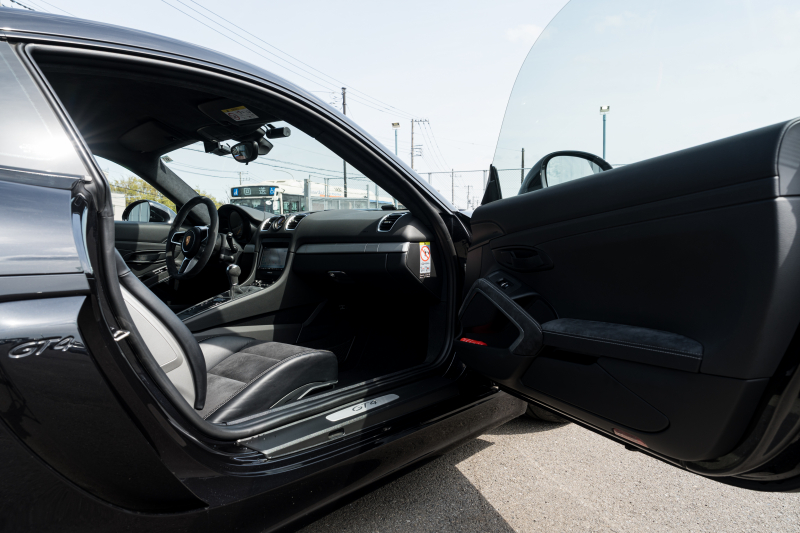 ポルシェ ケイマン(Type981) GT4 ｽﾎﾟｰﾂｸﾛﾉPKG　MY16 6速ﾏﾆｭｱﾙ ｽﾎﾟｰﾂｼｰﾄ･ﾌﾟﾗｽ ｸﾗﾘｵﾝﾅﾋﾞ ﾌﾙｾｸﾞTV ｽﾎﾟｰﾂｴｸﾞｿﾞｰｽﾄ PASM ｵｰﾄｴｱｺﾝ TPM GT4専用20ｲﾝﾁAW　2年保証