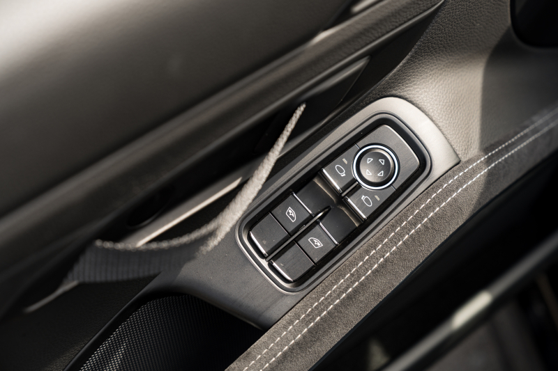 ポルシェ ケイマン(Type981) GT4 ｽﾎﾟｰﾂｸﾛﾉPKG　MY16 6速ﾏﾆｭｱﾙ ｽﾎﾟｰﾂｼｰﾄ･ﾌﾟﾗｽ ｸﾗﾘｵﾝﾅﾋﾞ ﾌﾙｾｸﾞTV ｽﾎﾟｰﾂｴｸﾞｿﾞｰｽﾄ PASM ｵｰﾄｴｱｺﾝ TPM GT4専用20ｲﾝﾁAW　2年保証