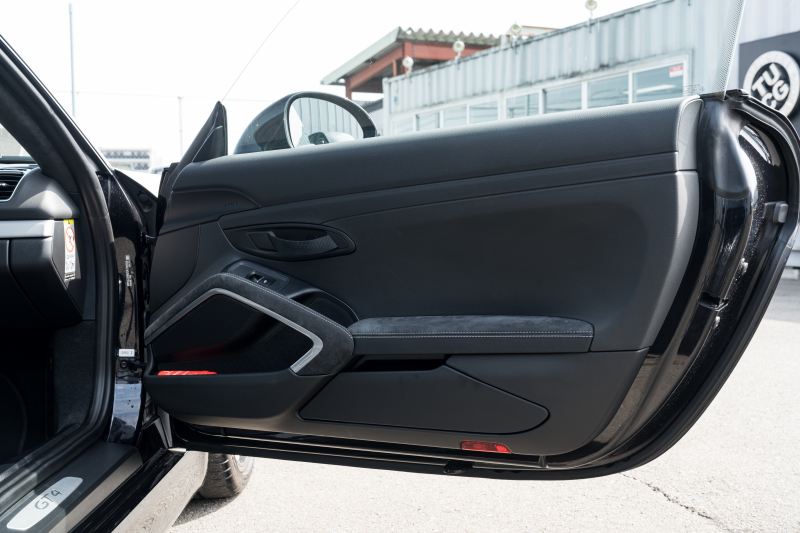 ポルシェ ケイマン(Type981) GT4 ｽﾎﾟｰﾂｸﾛﾉPKG　MY16 6速ﾏﾆｭｱﾙ ｽﾎﾟｰﾂｼｰﾄ･ﾌﾟﾗｽ ｸﾗﾘｵﾝﾅﾋﾞ ﾌﾙｾｸﾞTV ｽﾎﾟｰﾂｴｸﾞｿﾞｰｽﾄ PASM ｵｰﾄｴｱｺﾝ TPM GT4専用20ｲﾝﾁAW　2年保証