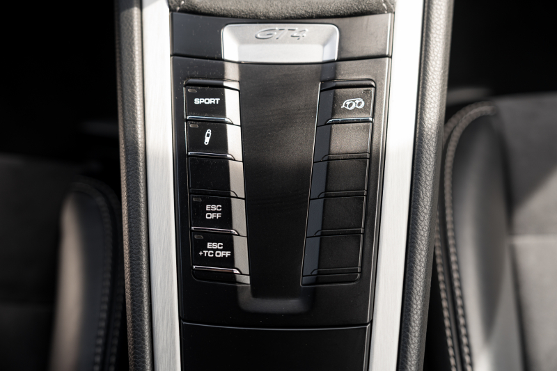 ポルシェ ケイマン(Type981) GT4 ｽﾎﾟｰﾂｸﾛﾉPKG　MY16 6速ﾏﾆｭｱﾙ ｽﾎﾟｰﾂｼｰﾄ･ﾌﾟﾗｽ ｸﾗﾘｵﾝﾅﾋﾞ ﾌﾙｾｸﾞTV ｽﾎﾟｰﾂｴｸﾞｿﾞｰｽﾄ PASM ｵｰﾄｴｱｺﾝ TPM GT4専用20ｲﾝﾁAW　2年保証