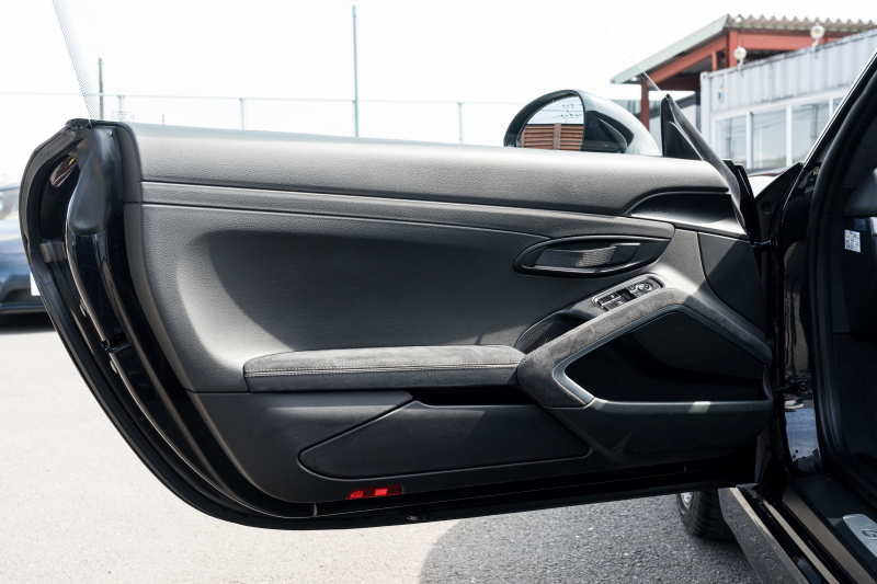 ポルシェ ケイマン(Type981) GT4 ｽﾎﾟｰﾂｸﾛﾉPKG　MY16 6速ﾏﾆｭｱﾙ ｽﾎﾟｰﾂｼｰﾄ･ﾌﾟﾗｽ ｸﾗﾘｵﾝﾅﾋﾞ ﾌﾙｾｸﾞTV ｽﾎﾟｰﾂｴｸﾞｿﾞｰｽﾄ PASM ｵｰﾄｴｱｺﾝ TPM GT4専用20ｲﾝﾁAW　2年保証