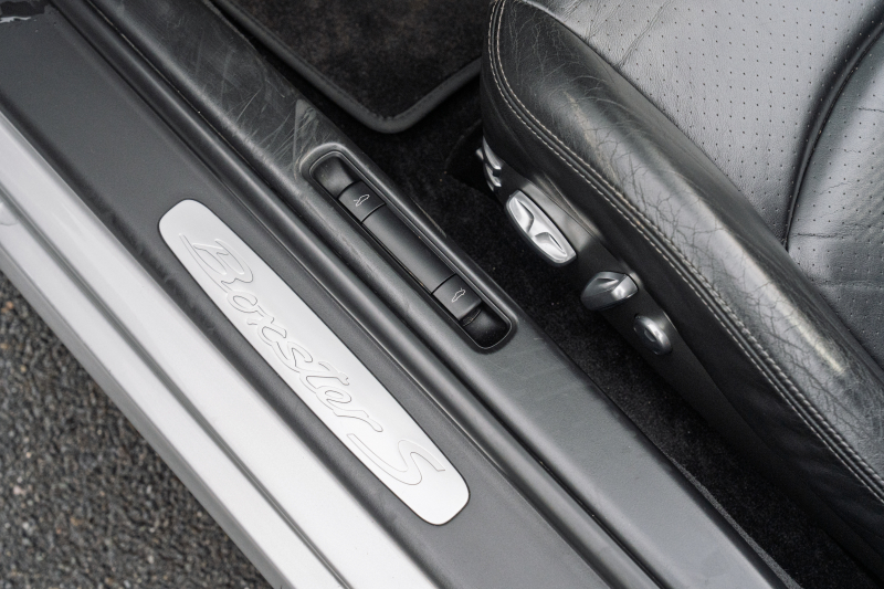 ポルシェ ボクスター(Type987) S　MY08 ﾌﾞﾗｯｸﾚｻﾞｰｲﾝﾃﾘｱ ｱﾀﾞﾌﾟﾃｨﾌﾞｽﾎﾟｰﾂｼｰﾄ ｼｰﾄﾋｰﾀｰ ｷｾﾉﾝﾍｯﾄﾞﾗｲﾄ ｸﾙｺﾝ ﾎﾞｸｽﾀｰS18ｲﾝﾁAW ｶﾗｰｸﾚｽﾄｾﾝﾀｰｷｬｯﾌﾟ ｵｰﾄｴｱｺﾝ 　2年保証