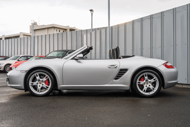 ポルシェ ボクスター(Type987) S　MY08 ﾌﾞﾗｯｸﾚｻﾞｰｲﾝﾃﾘｱ ｱﾀﾞﾌﾟﾃｨﾌﾞｽﾎﾟｰﾂｼｰﾄ ｼｰﾄﾋｰﾀｰ ｷｾﾉﾝﾍｯﾄﾞﾗｲﾄ ｸﾙｺﾝ ﾎﾞｸｽﾀｰS18ｲﾝﾁAW ｶﾗｰｸﾚｽﾄｾﾝﾀｰｷｬｯﾌﾟ ｵｰﾄｴｱｺﾝ 　2年保証