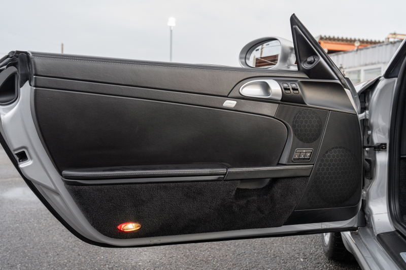 ポルシェ ボクスター(Type987) S　MY08 ﾌﾞﾗｯｸﾚｻﾞｰｲﾝﾃﾘｱ ｱﾀﾞﾌﾟﾃｨﾌﾞｽﾎﾟｰﾂｼｰﾄ ｼｰﾄﾋｰﾀｰ ｷｾﾉﾝﾍｯﾄﾞﾗｲﾄ ｸﾙｺﾝ ﾎﾞｸｽﾀｰS18ｲﾝﾁAW ｶﾗｰｸﾚｽﾄｾﾝﾀｰｷｬｯﾌﾟ ｵｰﾄｴｱｺﾝ 　2年保証