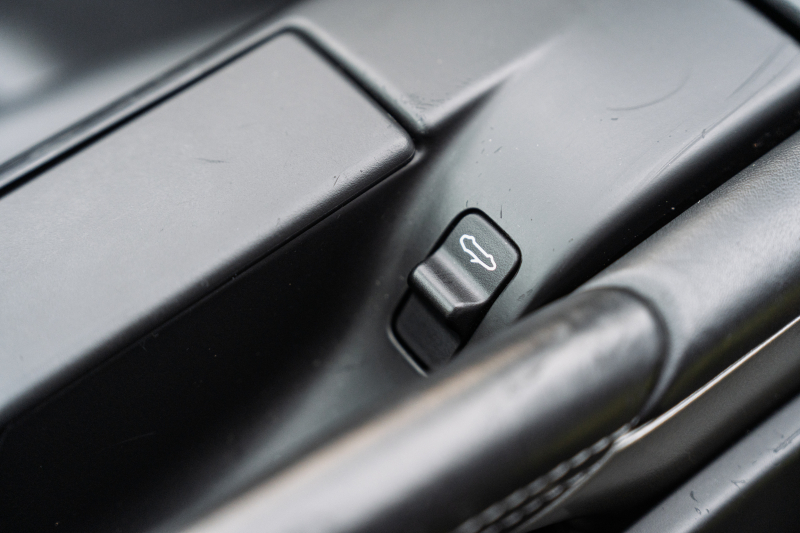 ポルシェ ボクスター(Type987) S　MY08 ﾌﾞﾗｯｸﾚｻﾞｰｲﾝﾃﾘｱ ｱﾀﾞﾌﾟﾃｨﾌﾞｽﾎﾟｰﾂｼｰﾄ ｼｰﾄﾋｰﾀｰ ｷｾﾉﾝﾍｯﾄﾞﾗｲﾄ ｸﾙｺﾝ ﾎﾞｸｽﾀｰS18ｲﾝﾁAW ｶﾗｰｸﾚｽﾄｾﾝﾀｰｷｬｯﾌﾟ ｵｰﾄｴｱｺﾝ 　2年保証