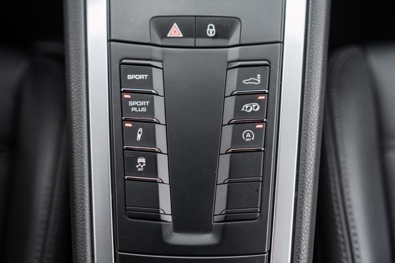 ポルシェ 911(Type991.1) ｶﾚﾗ ｽﾎﾟｰﾂｸﾛﾉPKG　ﾌﾞﾗｯｸﾚｻﾞｰｽﾎﾟｰﾂｼｰﾄﾌﾟﾗｽ ﾅﾋﾞTV ｽﾎﾟｰﾂｴｸﾞｿﾞｰｽﾄ PASM ｽﾎﾟｰﾂﾃﾞｻﾞｲﾝｽﾃｱ ｷｾﾉﾝ ｶﾚﾗ19ｲﾝﾁAW H&Rﾀﾞｳﾝｻｽ　2年保証