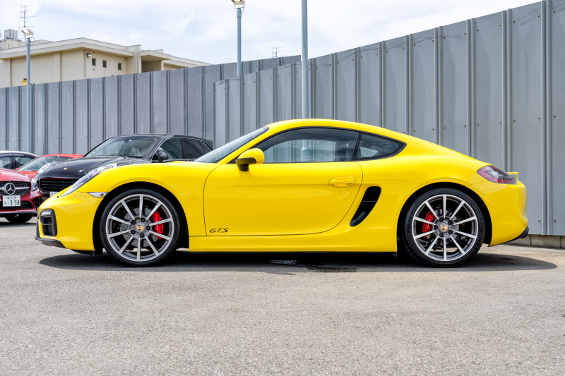 ポルシェ ケイマン(Type981) GTS ｽﾎﾟｰﾂｸﾛﾉPKG　6速MT 左ﾊﾝﾄﾞﾙ ﾌﾞﾗｯｸﾊｰﾌﾚｻﾞｰｽﾎﾟｰﾂｼｰﾄ･ﾌﾟﾗｽ ﾅﾋﾞTV ｽﾎﾟｰﾂｴｸﾞｿﾞｰｽﾄ PASM PDLS ｽﾎﾟｰﾂﾃﾞｻﾞｲﾝｽﾃｱﾘﾝｸﾞ TPM ｶﾚﾗｸﾗｼｯｸ20ｲﾝﾁAW　2年保証