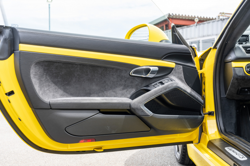 ポルシェ ケイマン(Type981) GTS ｽﾎﾟｰﾂｸﾛﾉPKG　6速MT 左ﾊﾝﾄﾞﾙ ﾌﾞﾗｯｸﾊｰﾌﾚｻﾞｰｽﾎﾟｰﾂｼｰﾄ･ﾌﾟﾗｽ ﾅﾋﾞTV ｽﾎﾟｰﾂｴｸﾞｿﾞｰｽﾄ PASM PDLS ｽﾎﾟｰﾂﾃﾞｻﾞｲﾝｽﾃｱﾘﾝｸﾞ TPM ｶﾚﾗｸﾗｼｯｸ20ｲﾝﾁAW　2年保証