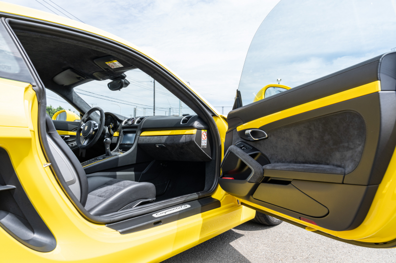 ポルシェ ケイマン(Type981) GTS ｽﾎﾟｰﾂｸﾛﾉPKG　6速MT 左ﾊﾝﾄﾞﾙ ﾌﾞﾗｯｸﾊｰﾌﾚｻﾞｰｽﾎﾟｰﾂｼｰﾄ･ﾌﾟﾗｽ ﾅﾋﾞTV ｽﾎﾟｰﾂｴｸﾞｿﾞｰｽﾄ PASM PDLS ｽﾎﾟｰﾂﾃﾞｻﾞｲﾝｽﾃｱﾘﾝｸﾞ TPM ｶﾚﾗｸﾗｼｯｸ20ｲﾝﾁAW　2年保証